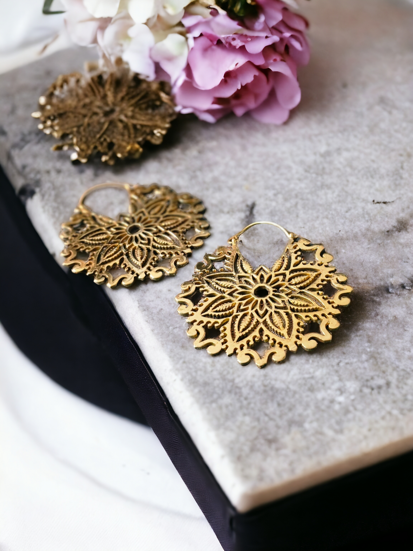Saara Hoop Earrings