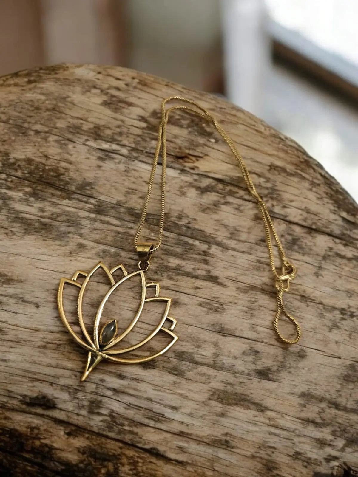 Padma Necklace with  Labradorite Stone Bliss Boho