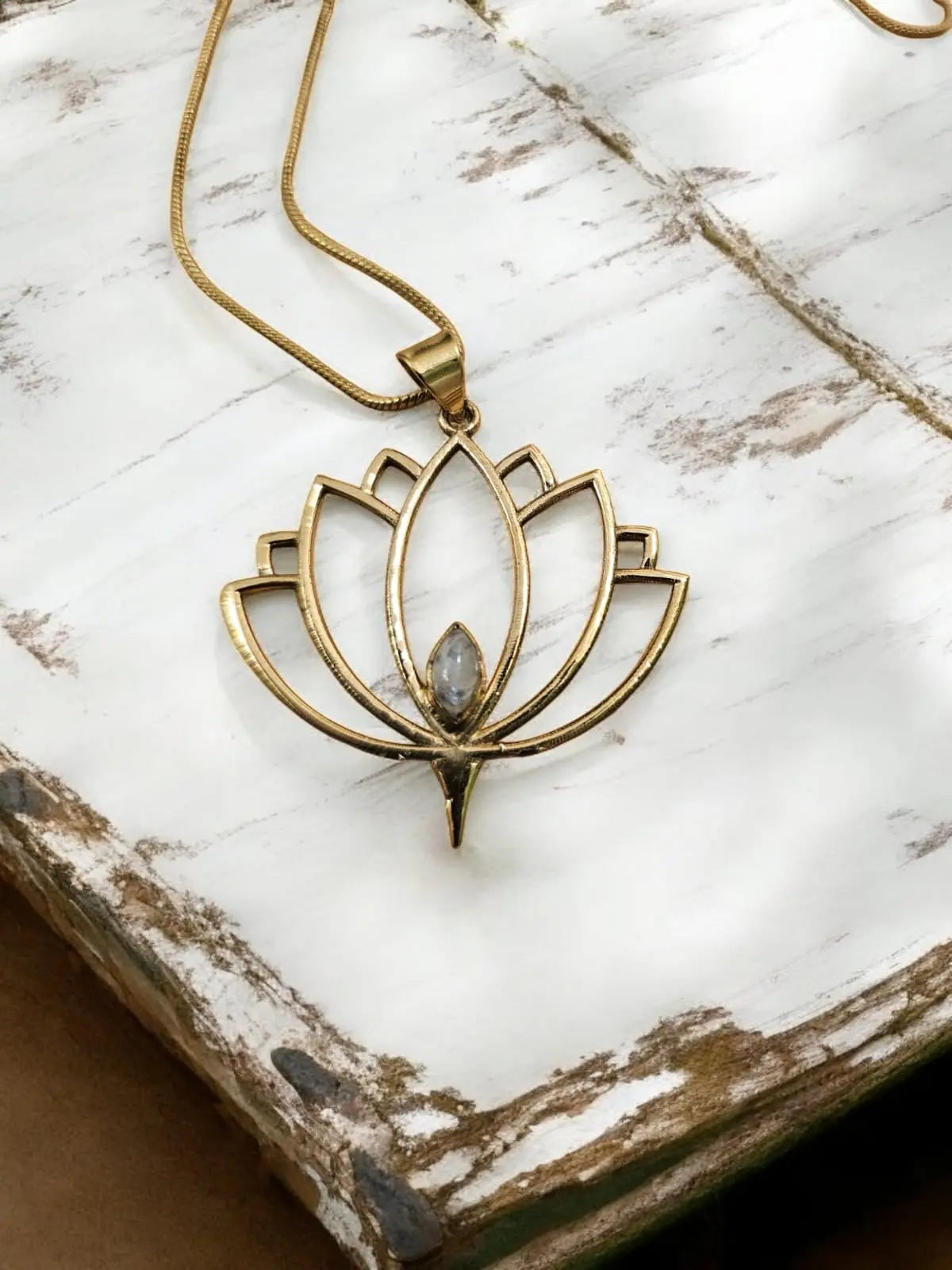 Padma Necklace with  Labradorite Stone Bliss Boho