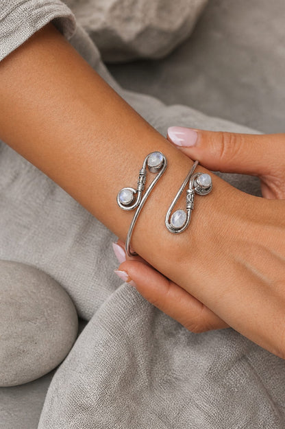 Infinity Loop Moonstone