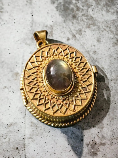 Ziba Locket – Antique Amethyst Centerpiece Bliss Boho
