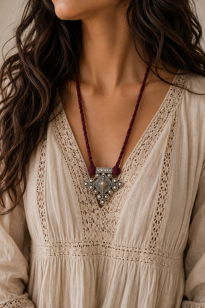 Noor Thread Necklace
