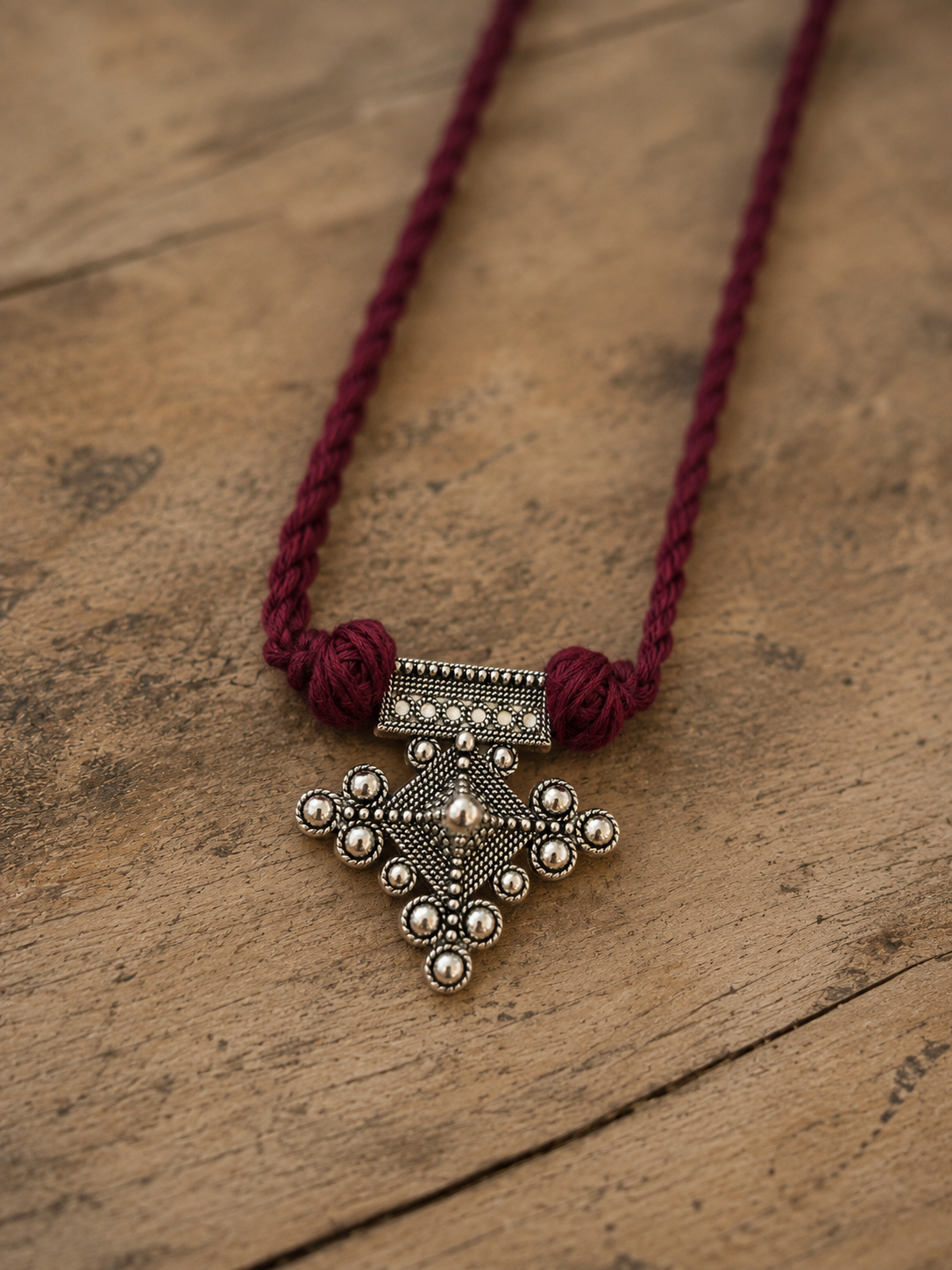 Noor Thread Necklace