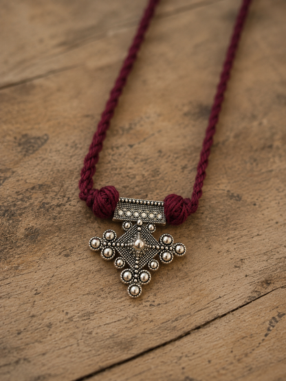 Noor Thread Necklace